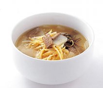韩国首尔美食：首尔酱汤泡饭 牛肉萝卜熬熟