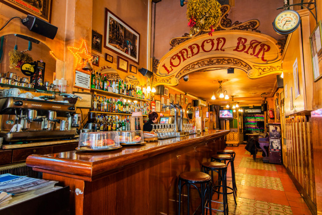 西班牙巴塞罗那London Bar:花儿与少年第六期,影视