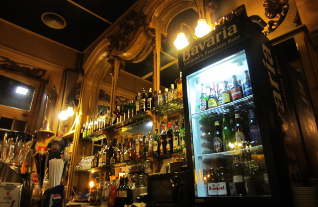 西班牙巴塞罗那London Bar:花儿与少年第六期,影视