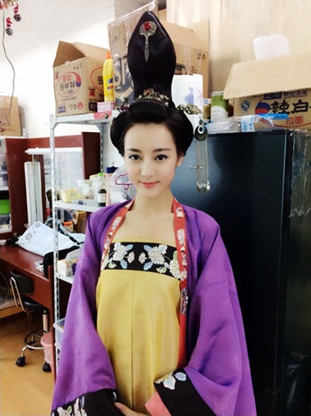 《美人制造》横店影视城拍摄-迪丽热巴饰演倾城,影视