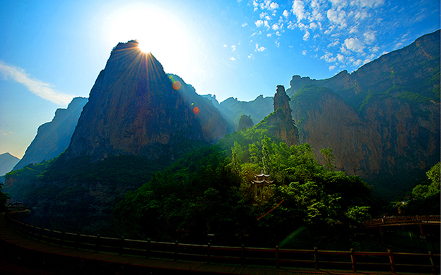 电影《喊山》在山西长治通天峡景区开机,影视