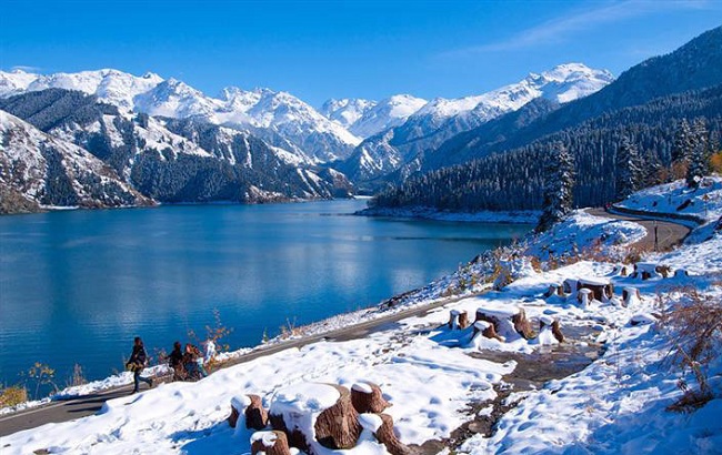 新疆旅游:天山天池冬季雪景,影视
