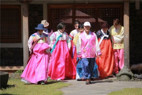 《带着爸妈去旅行》第二季第一期—韩国济州岛,影视