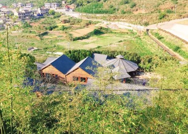 岱山龙舌山庄民宿:舟山市岱山县衢山镇东岙村龙舌山庄民宿-傣族风,影视