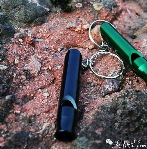 户外旅游 户外遇到情况的时候怎么办吗?求生哨,影视