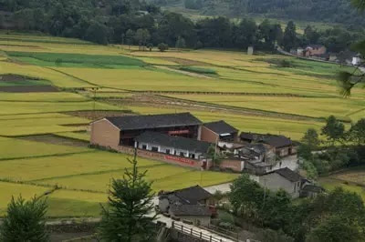 云南旅游 10个人少景美的云南小镇,影视