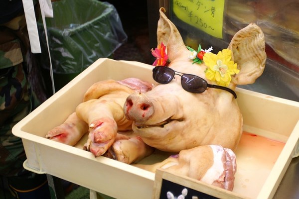 日本冲绳县那霸美食:猪蹄 猪耳朵 海鲜,影视