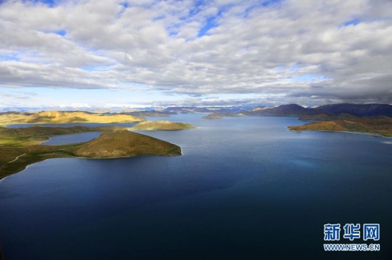 鸟瞰羊湖 西藏山南地区浪卡子县羊卓雍错湖,影视