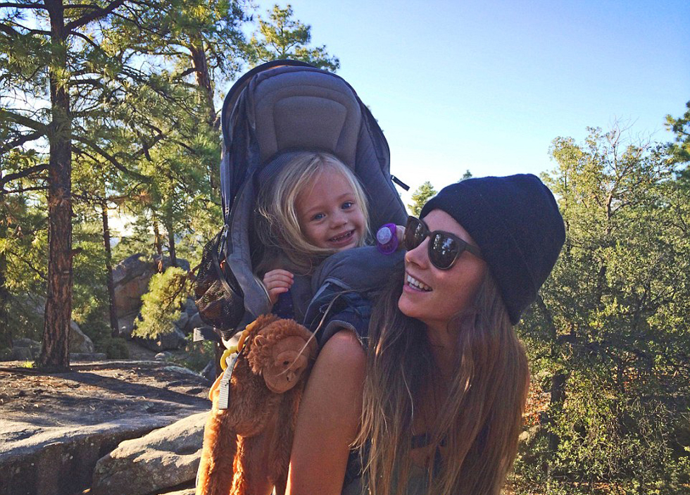 美国人摩根布雷希勒背3岁女儿徒步旅行 爬遍名山,影视