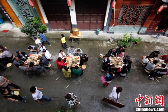 云南昭通盐津县豆沙镇美食节 古镇长街宴,影视