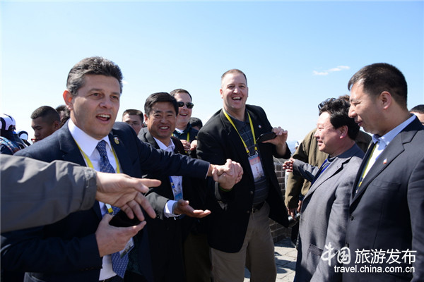 中美旅游年：中国长城“拥抱”千名美国游客(图,影视
