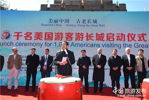 中美旅游年：中国长城“拥抱”千名美国游客(图,影视