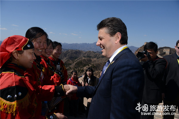中美旅游年：中国长城“拥抱”千名美国游客(图,影视