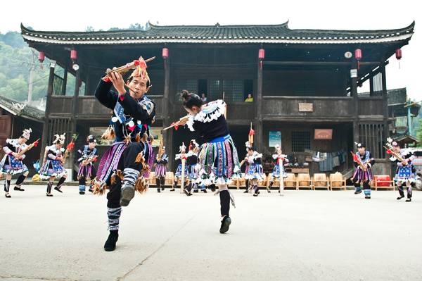 湖南通道保存最完好的古侗寨芋头侗寨 每年举办侗族歌王赛,影视