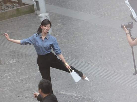 林志玲上海外滩拍广告跳芭蕾,影视