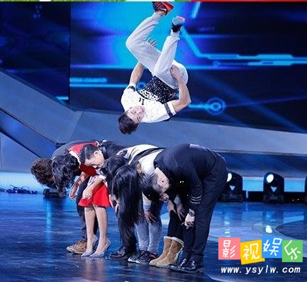 李沛村跑酷:超级战队李沛村人肉鞍马 钳工 战鼓,影视