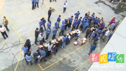 油饼滚滚 自动油饼机 我爱发明福建杨森兴油饼机,影视