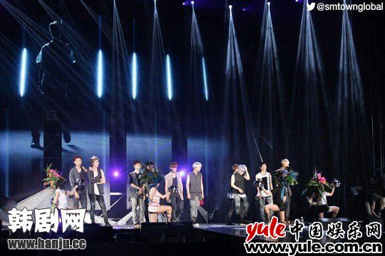 Kris缺席的EXO首次公演圆满举行，“通过危机更加成为一体”