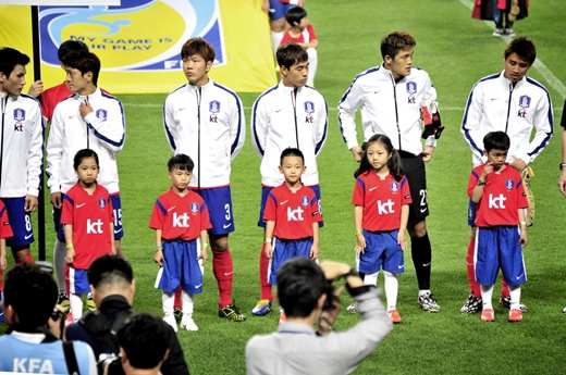 韩国突尼斯赛《爸爸我们去哪儿》孩子们做球童,影视