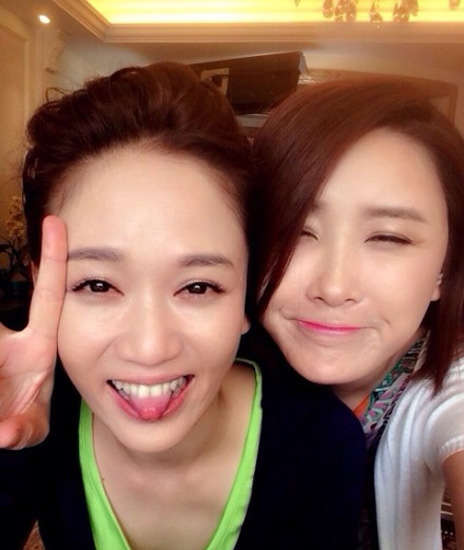 吕夏、陈乔恩卖萌