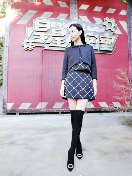 温雅化身神秘“女管家”