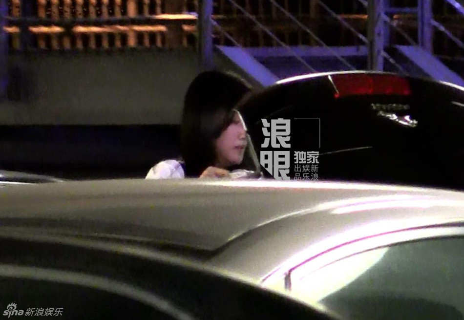 韩寒疑出轨-为赵卓娜接机图片,影视