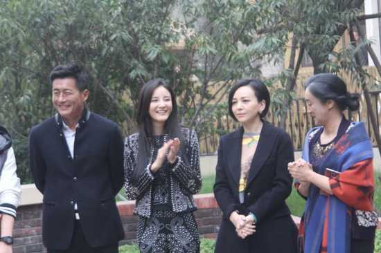 10月23日，都市爱情家庭伦理剧《多少爱可以重来》在天津举行了媒体探班