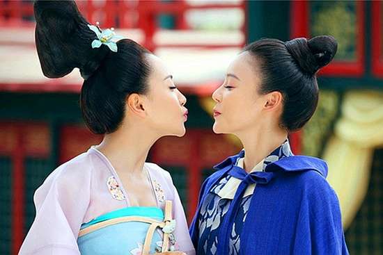 《美人制造》杨蓉与袁珊珊上演女女吻