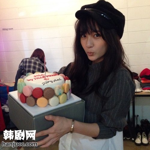 f(x) Krystal庆生照公开 即使不PS也美貌发光,影视