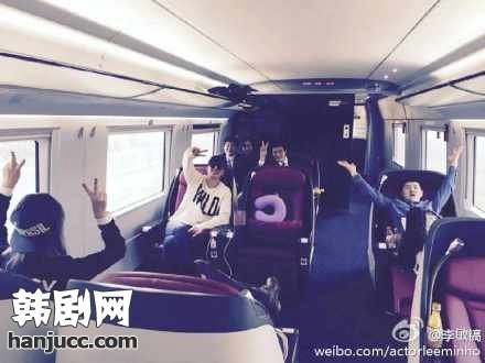 李敏镐火车上微博传情 成为首位乘坐中国高铁的韩星
