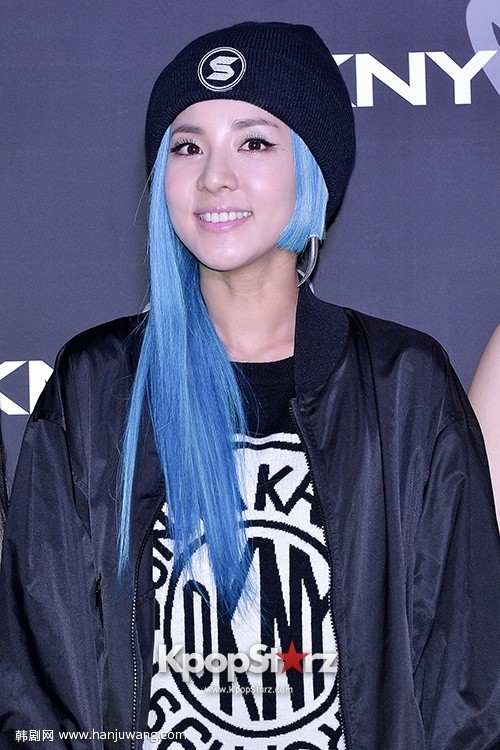 2NE1朴山多拉推特取关YG娱乐 与公司产生内部矛盾,影视
