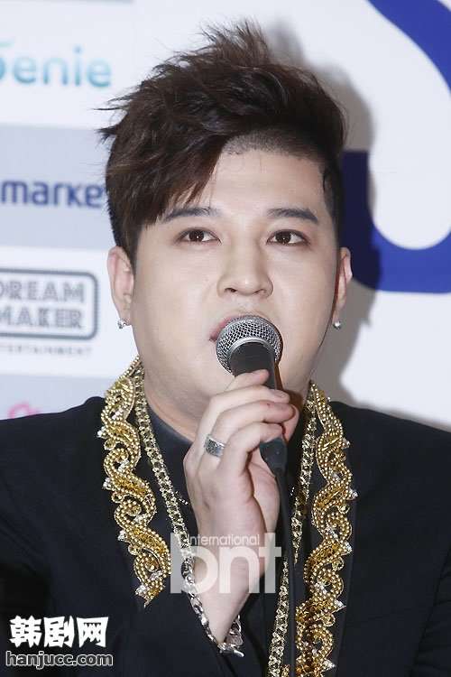 SuperJunior神童因腰伤推迟入伍,影视