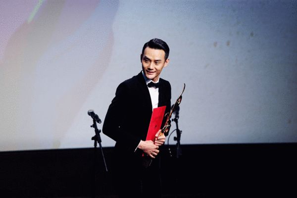 王凯喜获年度新锐男演员奖