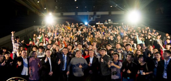 《全民电影》大师班王晶拄拐开讲,影视