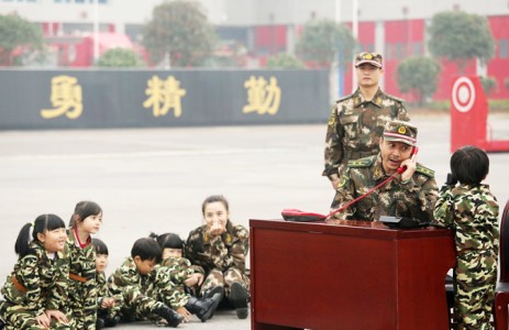 汪涵帅气变身救火队长