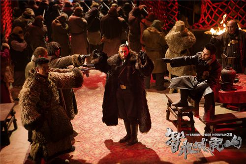 《智取威虎山3D》杨子荣在片中遭受两面夹击