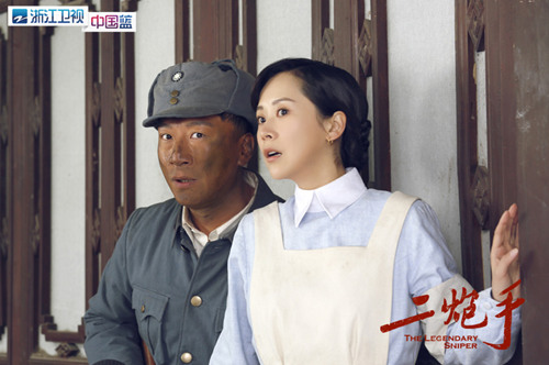 二炮手李娴淑扮演者海清成大夫给光腚贼九上药,影视