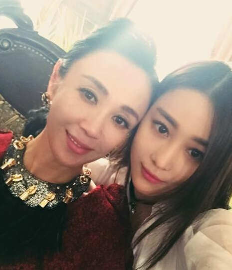 傅艺伟与张馨予