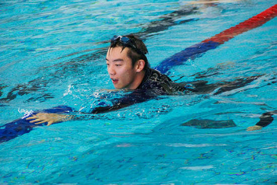 郑恺参加游泳项目