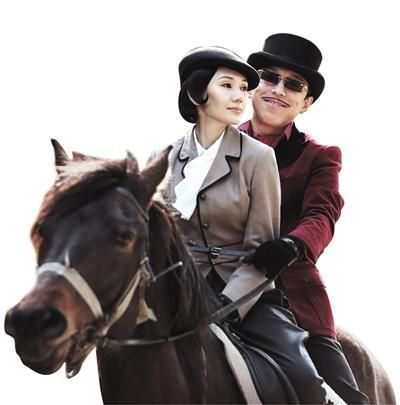 黄渤赞“女友”袁泉：侧脸文艺、再侧脸妩媚。