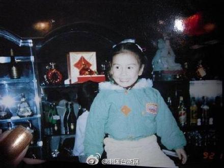 Angelababy童年照曝光f
