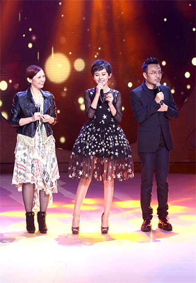 热依扎天天向上与陈洁仪演唱心动,影视