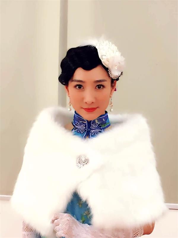 《铁血军歌》陶昕然名媛造型