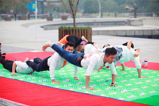 奔跑吧兄弟上两会 新闻发言人傅莹谈奔跑吧兄弟,影视