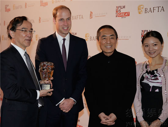 威廉王子和张艺谋导演在电影首映礼现场