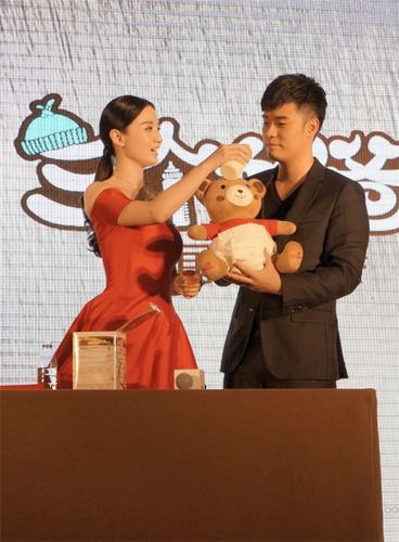 张萌、陈赫默契十足
