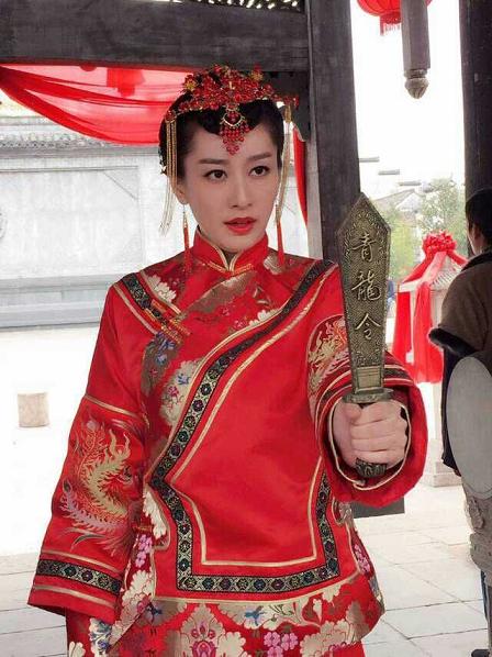 我是赵红花董维嘉饰演赵红花 青龙寨寨主女儿,影视