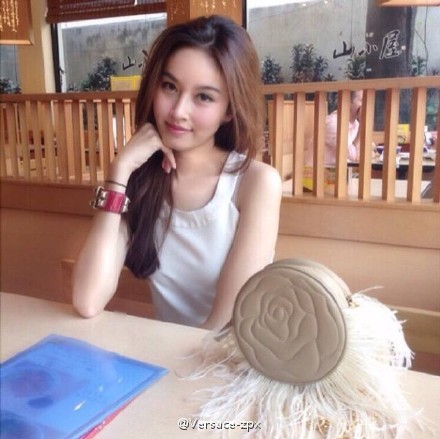 泰国最美变性人Poy与变性人yoshi比美 清新萝莉不输性感天后（2）