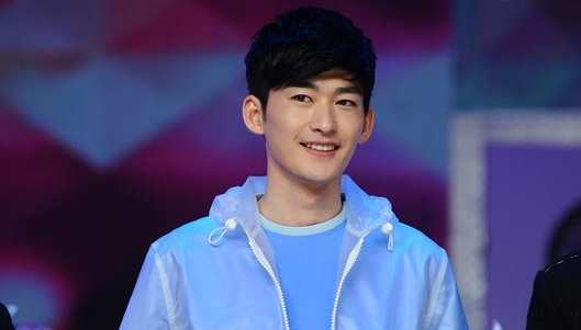 李敏镐女友秀智有望和张翰出演锦衣夜行,影视