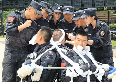 特警力量38集剧情 何苗陪陶静走路 秦朗说莎莎,影视